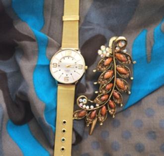 Комплект шал, часовник и шнола в златно