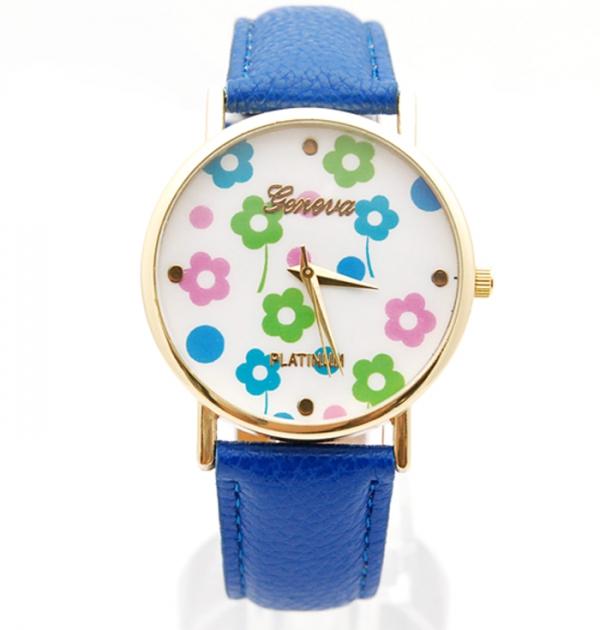 Часовник със синя каишка и флорални мотиви