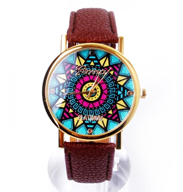 Кафяв часовник с цветен циферблат